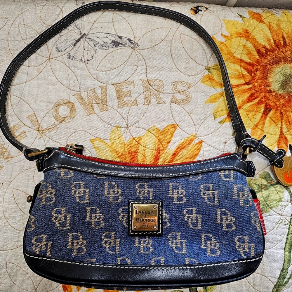 EUC Vintage Dooney & Bourke